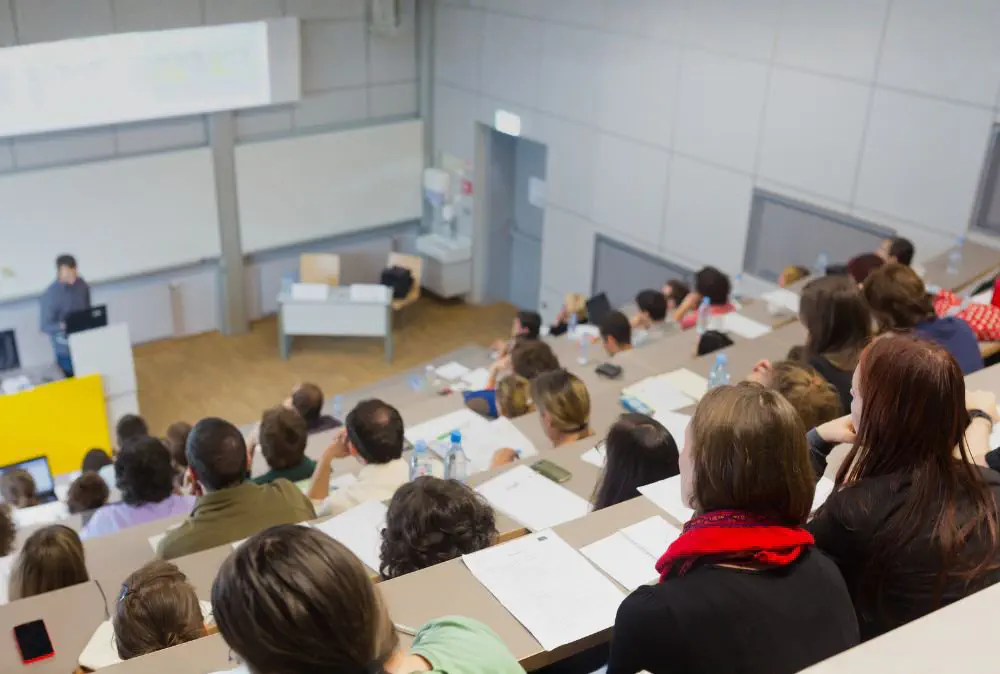 Pravda o půjčkách pro studenty bez příjmu, kterou vám poskytovatelé tají